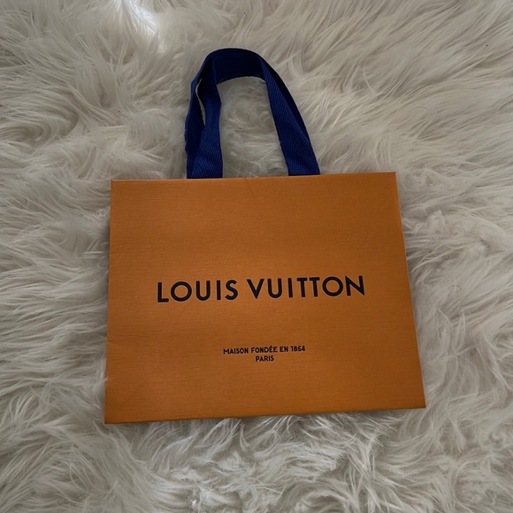 Small Louis Vuitton paper bag - Picture 1 of 7
